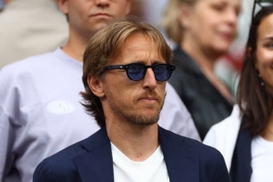 九游app最新版下载安装-记者：莫德里奇已经与AC米兰完成签约，现在已离开俱乐部总部