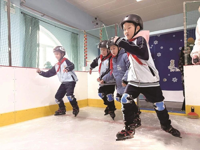 九游app最新版下载安装-人民小学第一届“岁华杯”滑冰比赛燃情开幕|邯郸晚报|邯郸市|河北省|速滑|校园_新浪体育_新浪新闻